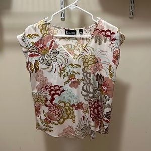 Floral V-neck silky, seventh Avenue blouse